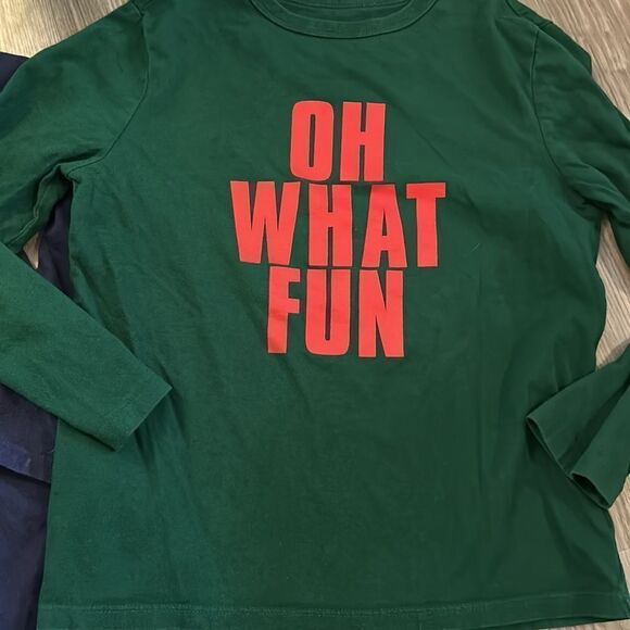 ((2 PIECE)) GAP BOYS 100% COTTON LONG SLEEVE HOLIDAY TEES LIKE NEW - Picture 2 of 3